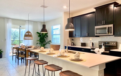 Luxury 6 Bedroom 5 bath pool Home 215 3