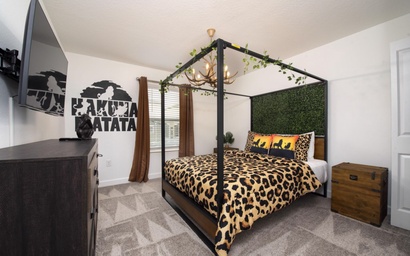 Luxury 4 Bedroom 3 bath pool Home 267 4