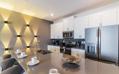 Luxury 4 bedroom 3 bath heated pool Home 168
