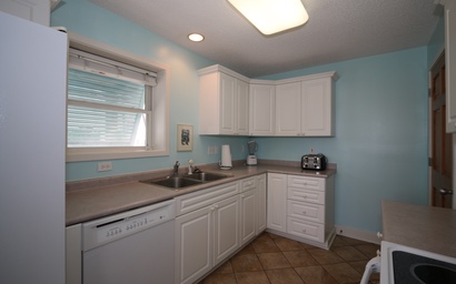 Kick-N-Back Lower Apartment 7