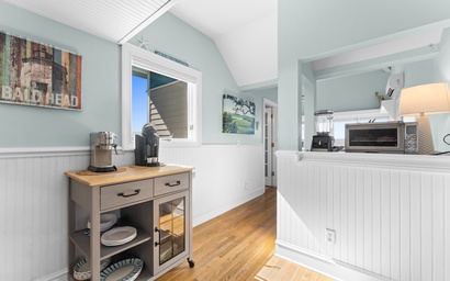 Marsh Harbour Inn-Pinnacle Suite 7