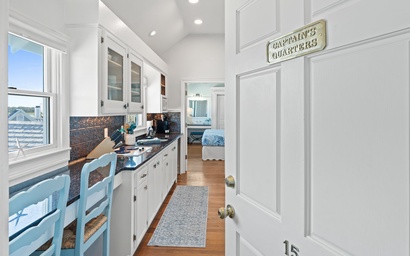 Marsh Harbour Inn-Captains Quarters 2