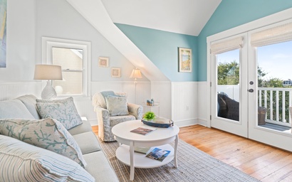 Marsh Harbour Inn-Captains Quarters