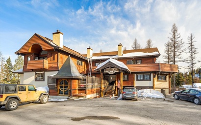 Cozy Ski-In Ski-Out Big Mountain Condo