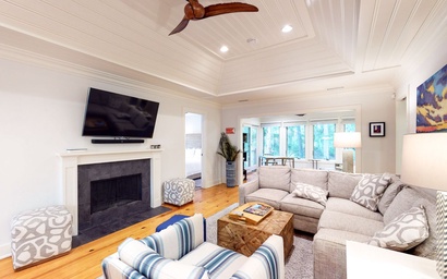 1082 Sparrow Pond Cottage Lagoon View