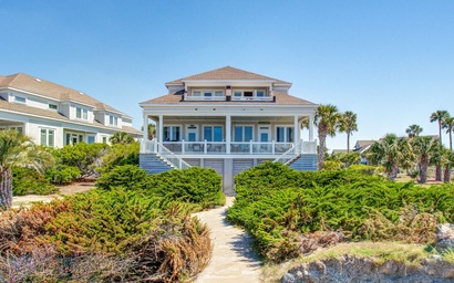 Featured Property 3800 Dolphin Point