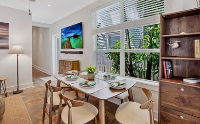 The Gilded Pineapple 9