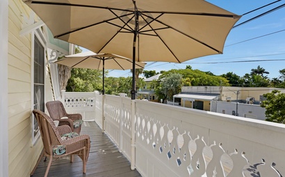 Suzy's Parrot Perch 2