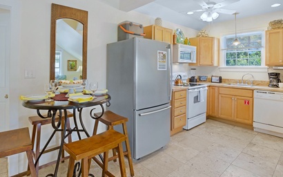 Suzy's Parrot Perch 8