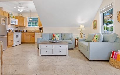 Suzy's Parrot Perch 4