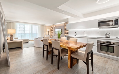 1 Hotel & Homes 915 3