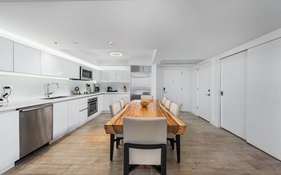 1 Hotel & Homes 1040 4