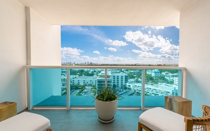 1 Hotel & Homes 1445 4