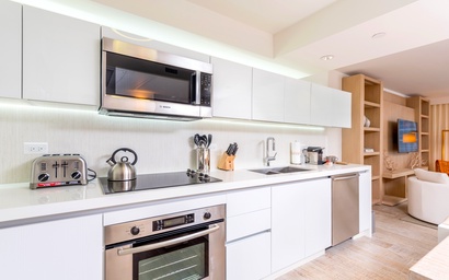 1 Hotel & Homes 1106 6