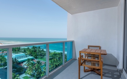 1 Hotel & Homes 915 4