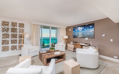1 Hotel & Homes 1040 6
