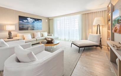 1 Hotel & Homes 915