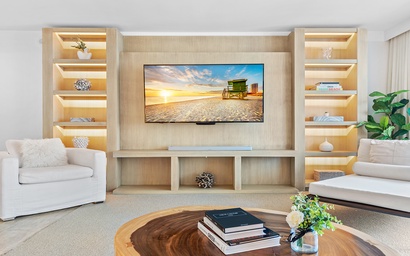 1 Hotel & Homes 904