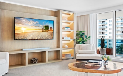 1 Hotel & Homes 904