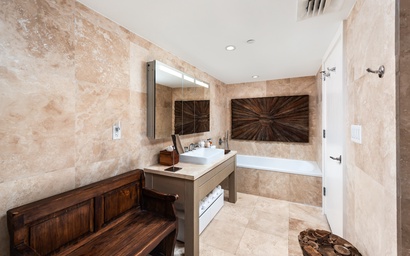 1 Hotel & Homes 1408 3