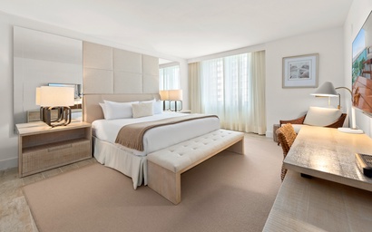 1 Hotel & Homes 915 2
