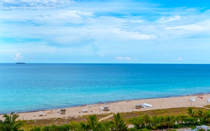 1 Hotel & Homes 1106 3