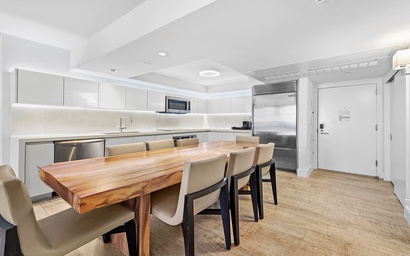 1 Hotel & Homes 904 2