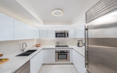 1 Hotel & Homes 1445 3