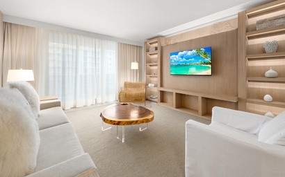 1 Hotel & Homes 1211