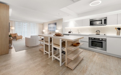 1 Hotel & Homes 1408 4