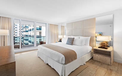 1 Hotel & Homes 904 3