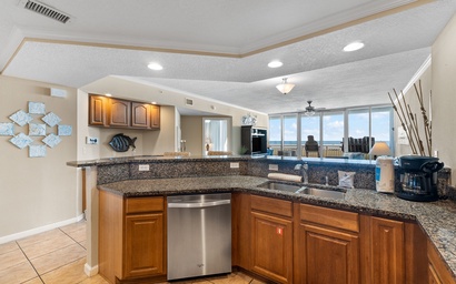 Colonnades 302 9