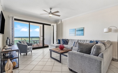 Grand Pointe 702 4