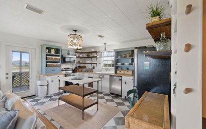 Latitude Adjustment Beach House 9