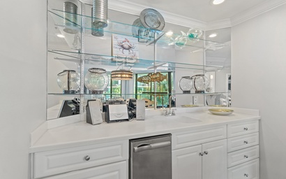 Phoenix on the Bay 1228 3