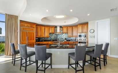 Capri 202 + FREE Seasonal Beach Service 10