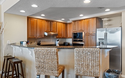 Colonnades 302 8