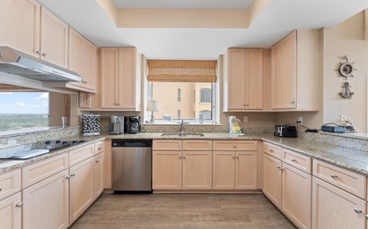 Indigo East 901 + Den w/Cabana ! 10