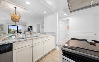 Shipwatch Riverside E204 10