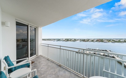 SeaSpray Riverside 813 2