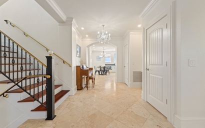 Bella Villa Waterfront Suite 8