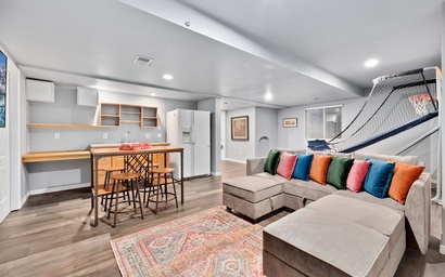 4700 Valley Oak Drive* 5