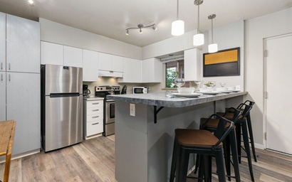 220 Peterson St. (Unit 5) 3