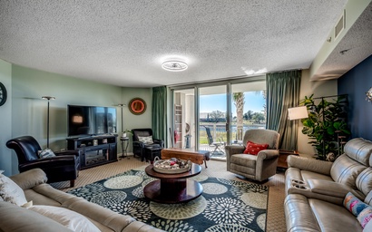 Yacht Club Villas 2-102 4