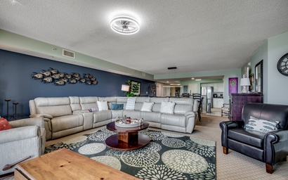 Yacht Club Villas 2-102 5