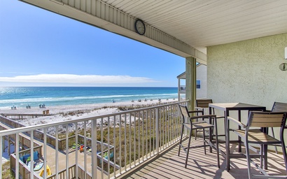 Commodore's Retreat 204 2