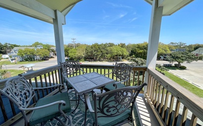 IR40: Loon's Loft Penthouse Boyette Condo 2E 4