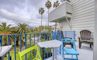 217W - 217 Whittley Ave