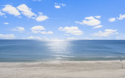 Sharkys Retreat 701 - Beachfront Views - Family Friendly 5