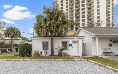 The Yard - Two Bedroom - Steps from the Beach! 2